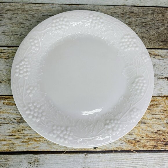 Tabletops VINEYARD Embossed Grape Vines Ceramic Oven Safe Dinner Plates Set of 5 - Picture 4 of 16